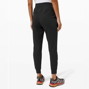 Lululemon Warm Down Jogger II sweatpants Black Size 10 worn once pockets EUC